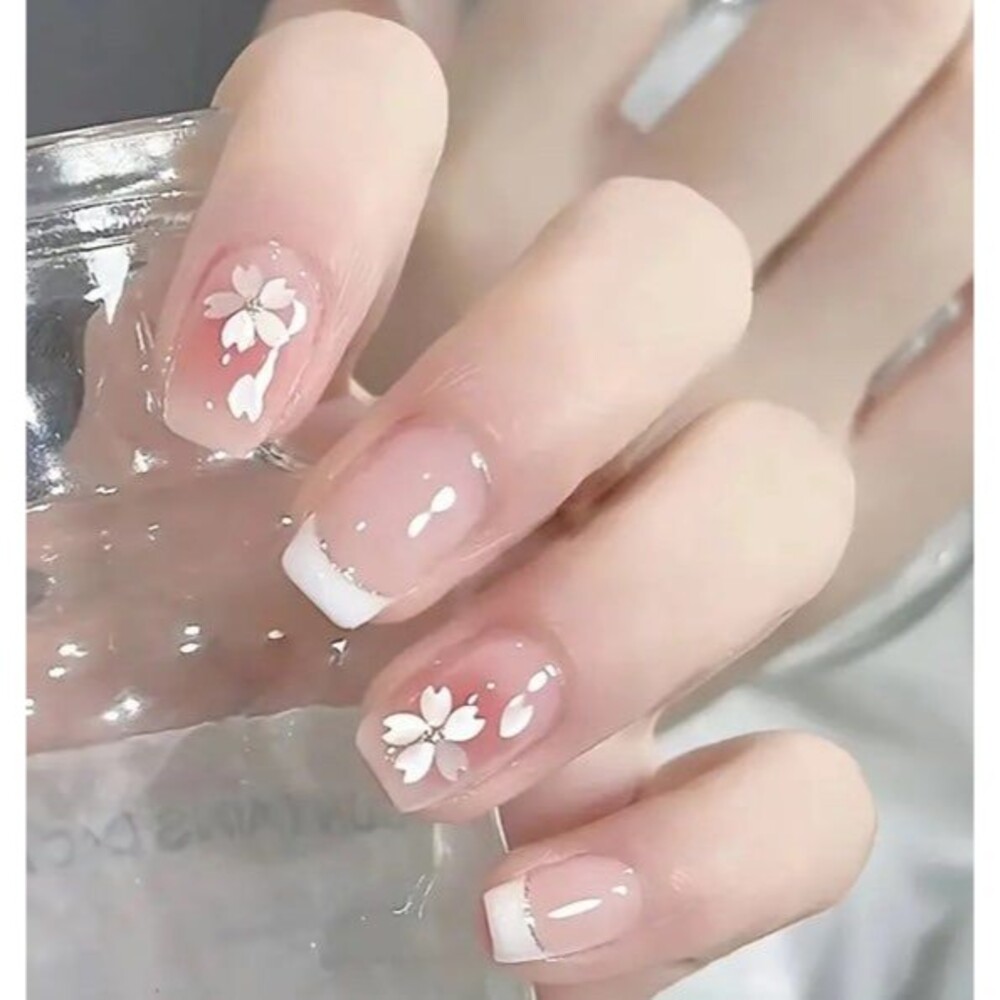 Sweet Blossoms: 24pcs Glossy White French Tip Press-On Nails